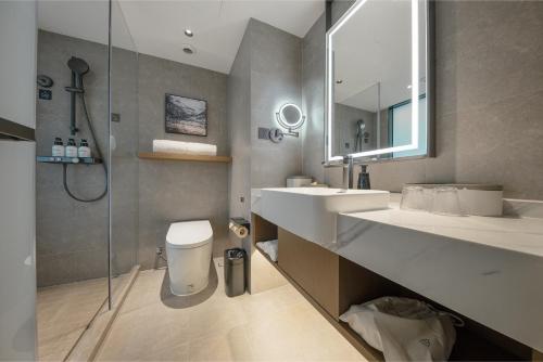 Superior Twin Room image 1