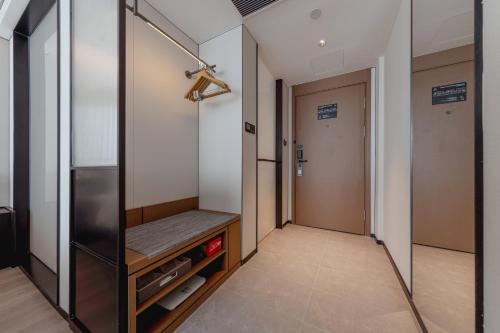 Elegant Double Room with Inner Window image 2