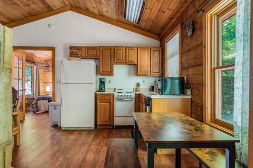 Pine Haven, Hot Tub, Close to Everything, Honeymoon Cabin, Sevierville (fotografie 3)