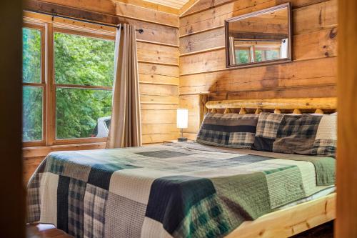 Pine Haven, Hot Tub, Close to Everything, Honeymoon Cabin, Sevierville (fotografie 2)