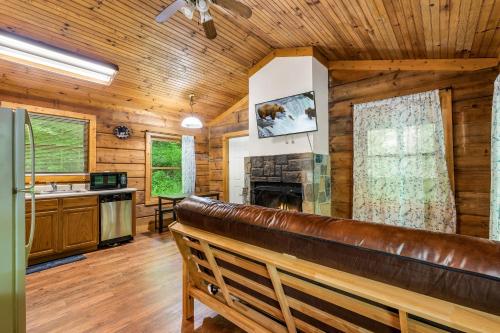 Pine Haven, Hot Tub, Close to Everything, Honeymoon Cabin, Sevierville (fotografie 5)