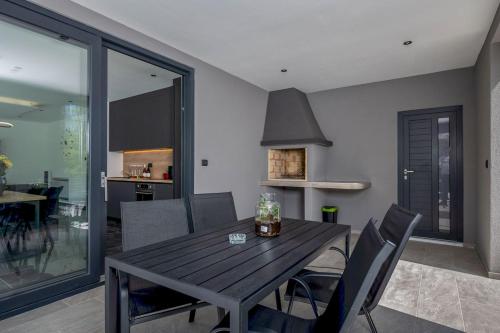 المرافق, Villa Averie in Zupanici