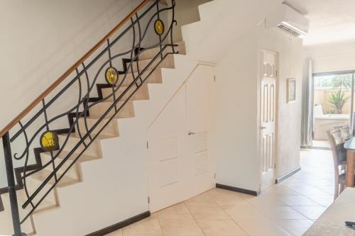 Indescribable town house with jacuzzi - image 3