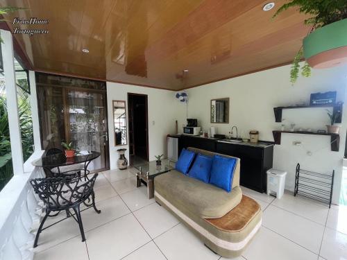 . Frías Home