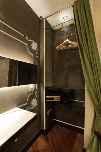 Double or Twin Room image 10