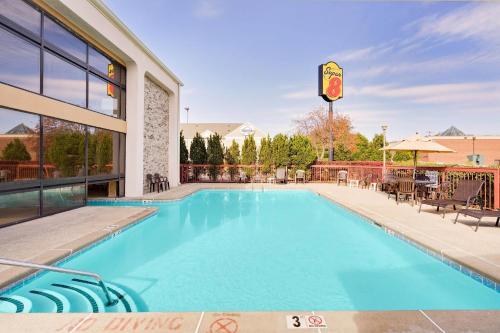 Super 8 by Wyndham Hermitage Nashville - image 2