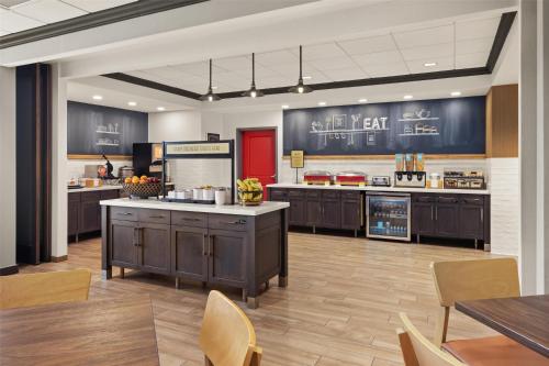 Hampton Inn Minneapolis-RosevilleMN - image 14