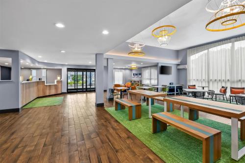 Country Inn & Suites by Radisson Fayetteville-Fort Bragg NC - image 7