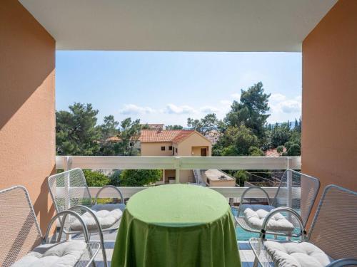 LaidBack Apartments - Comfort One Bedroom Apartment with Balcony and Sea View Green