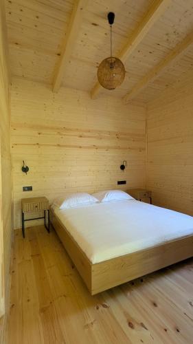 Dumbo Eco Camp - Tap to explore photos