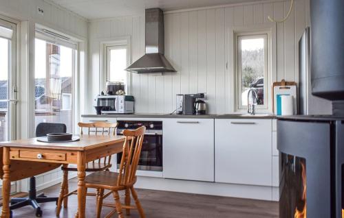 บ้านเดี่ยว 1 ห้องนอน 1 ห้องน้ำส่วนตัว ขนาด  ตร.ม. – มอย (Feriehus Lauvbakken Moi) in โมย