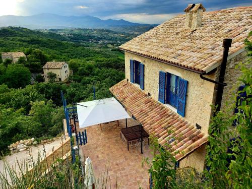La casa dalle finestre blu - Torre De' Passeri