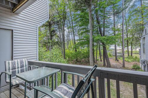 Snug Lake View Condo The Shores in Traverse City, USA