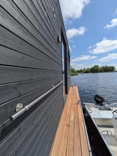 ทัศนียภาพ, Winter Getaway Houseboat Stay Romantic in มอนนิกเคนแดม