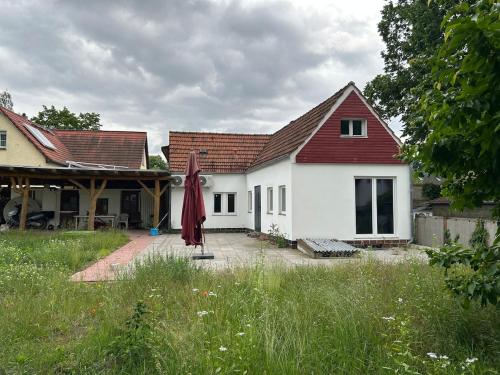 Neu renoviertes Haus mit großer Terrasse und Garten in 科尼希 武斯特豪森