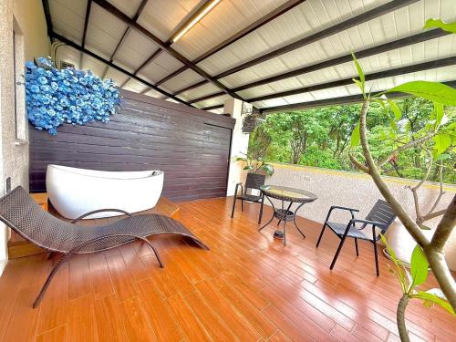Balcony/terrace, Kurumba B&B in Jiji Township