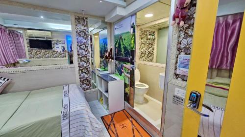 Standard Quadruple Room image 2