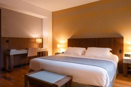 1 double bed, 1 twin bed