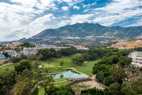 Three-Bedroom Holiday Home  room in VB Torrequebrada Townhome 3BR near the sea