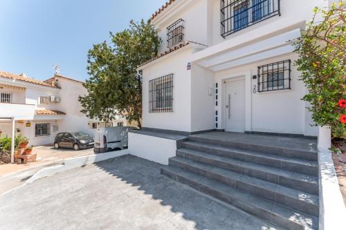 VB Torrequebrada Townhome 3BR near the sea - image 3
