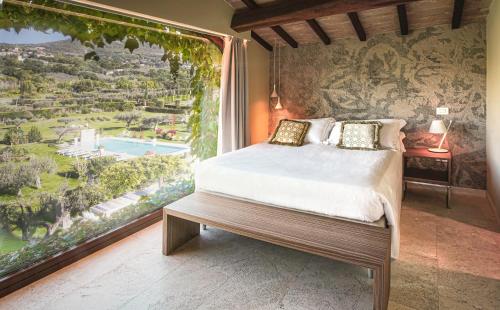 Deluxe Double or Twin Room with City View image 3