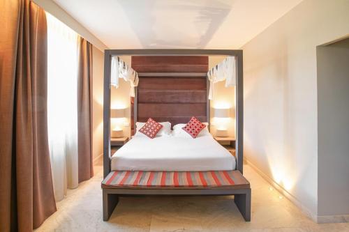 Deluxe Suite image 3