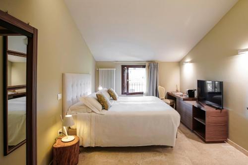 Superior Double Room image 5