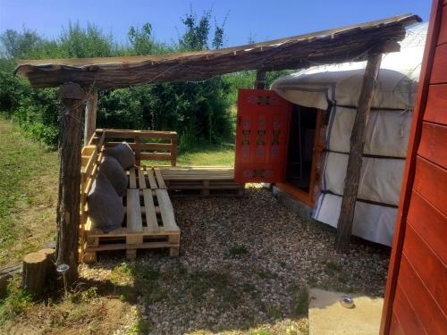 DuVa mongolska yurta in Petrovac Na Mlavi