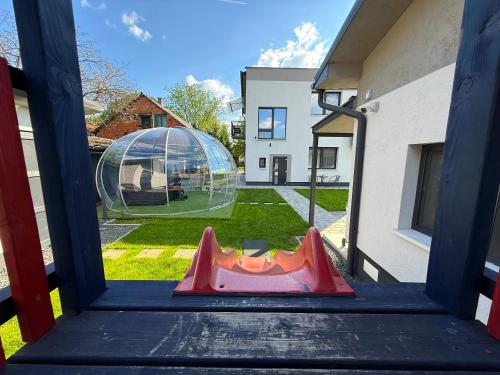 2 bedrooms, 5 beds