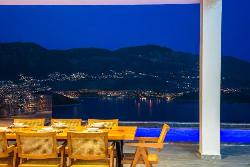 Deniz Manzaralı Geniş Tatil Villası (Deniz Manzaralı Genis Tatil Villası) in جيليميس