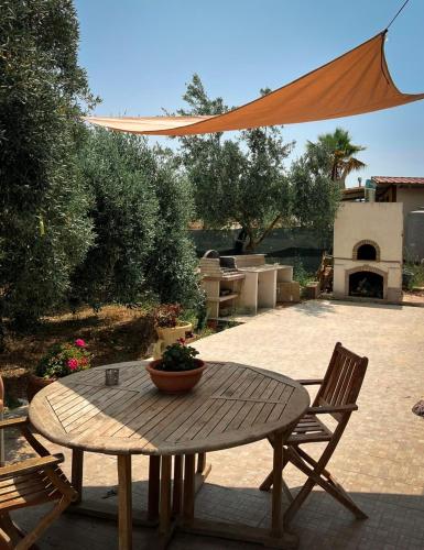 Exterior view, White House R&B in Campobello di Licata