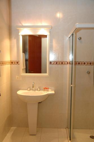 Deluxe Double Room image 2