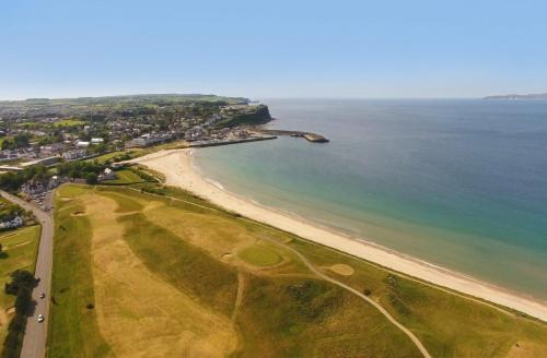 Rathlin Apartment - 2 Bedroom with Hot Tub in Ballycastle