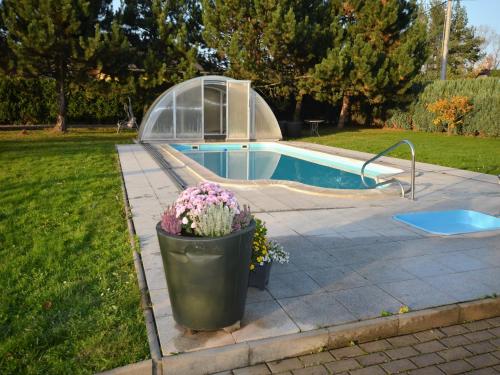 สระว่ายน้ำ, Stunning apartment in Unknown w/  in เนโมยอฟ