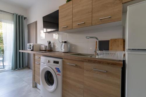 ARF Apartments - with Jacuzzi at the complex 3