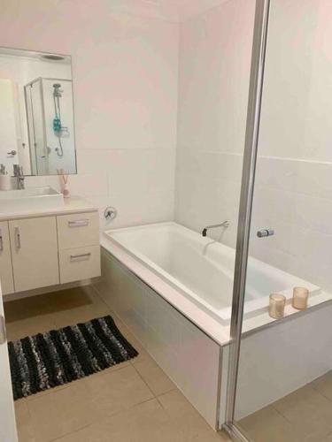 The Links - luxury 3bdr villa in quiet estate in South Western Sydney