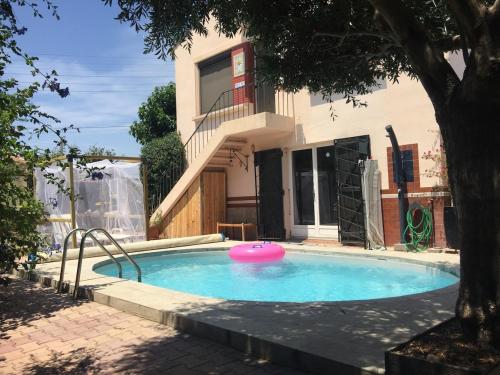 Maison jardin piscine 3 chambres 4 lits doubles à 15 minutes de la plage