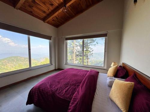 Haven Pine Vista Khaira Gali - 4BR Home with Balcony BBQ & Valley Views - image 10