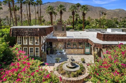 Villa Coffee House in Palm Springs, USA