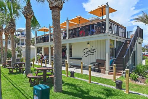 Blue Paradise near Destin Harbor Boardwalk