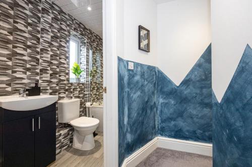 Four Bedroom House by Brookland Stays Serviced Accommodation Short Lets Manchester with Free WiFi, Manchester (fotografie 9)