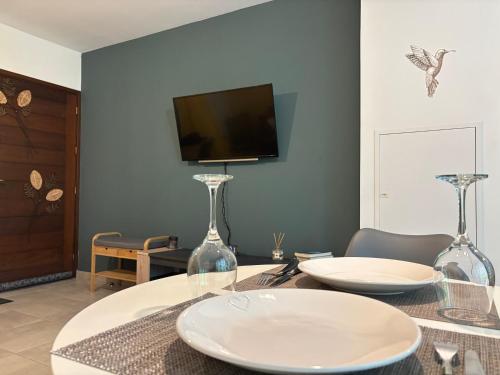 gedeelde lounge/tv-ruimte, Le Petit Colibri - Jardin 80m2 et espace de travail in Remire-Montjoly