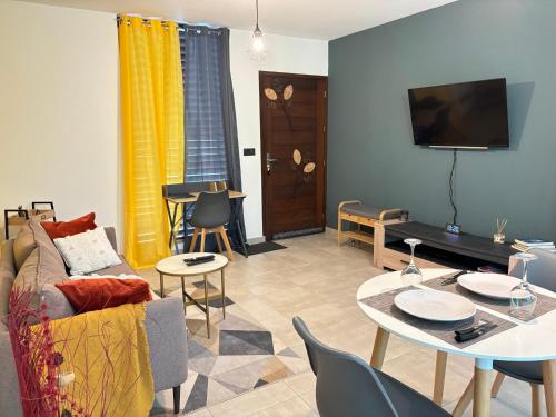 gedeelde lounge/tv-ruimte, Le Petit Colibri - Jardin 80m2 et espace de travail in Remire-Montjoly