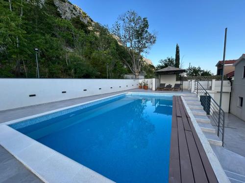New! 2 Villa Complex for 16 persons near Omiš – khách sạn tại Lokva Rogoznica