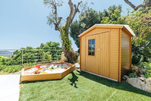 VILLA MONTE CRISTO - Villa conviviale a Nice - Superbe vue, piscine et jeux en plein air in La Fontaine Sainte