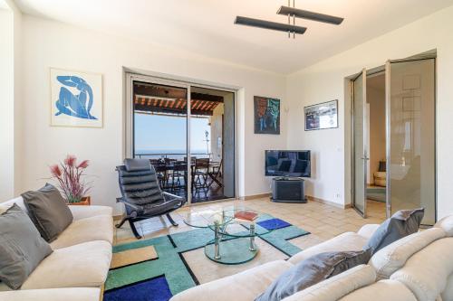 VILLA MONTE CRISTO - Villa conviviale a Nice - Superbe vue, piscine et jeux en plein air in La Fontaine Sainte