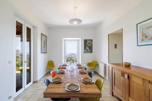 VILLA MONTE CRISTO - Villa conviviale a Nice - Superbe vue, piscine et jeux en plein air in La Fontaine Sainte