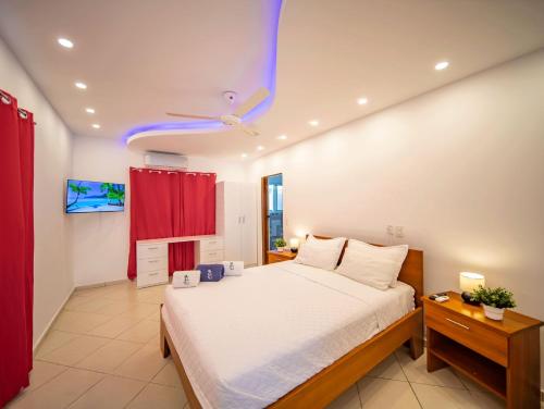 2BR Luxury Apartment in Heart Of Nightlife Area - image 2