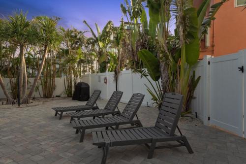The Pool House thumb 2