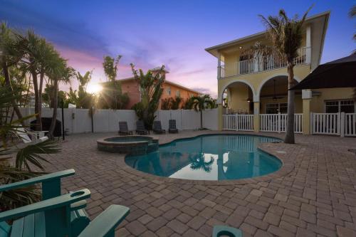 The Pool House thumb 3